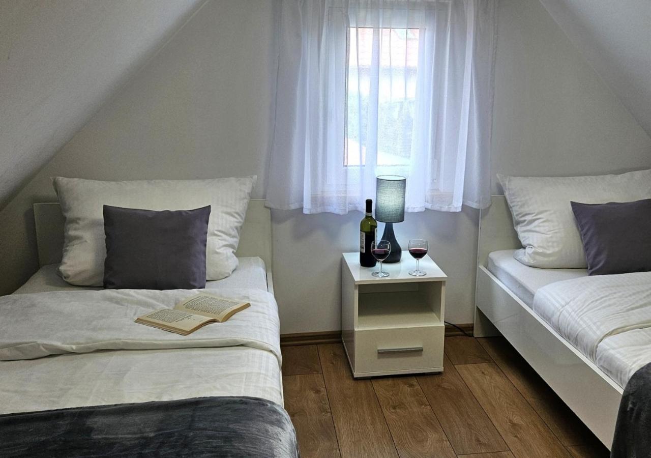 Villa Pod Kamieniem Trzebiel Exterior foto